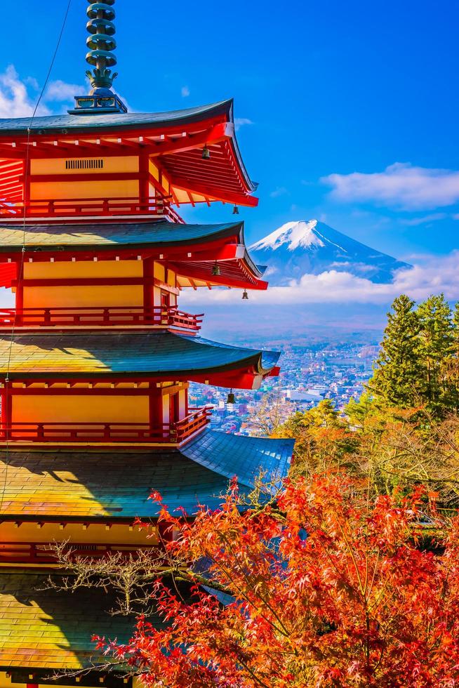 hermoso paisaje del mt. fuji de la pagoda chureito foto