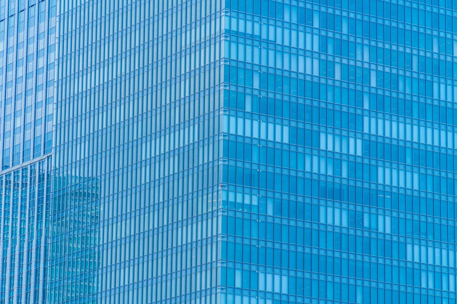 edificio de oficinas con patrón de ventana foto