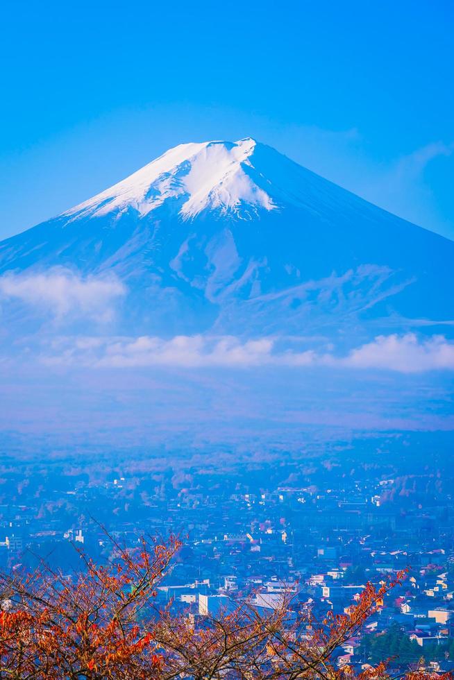 hermoso paisaje del mt. fuji en la temporada de otoño foto