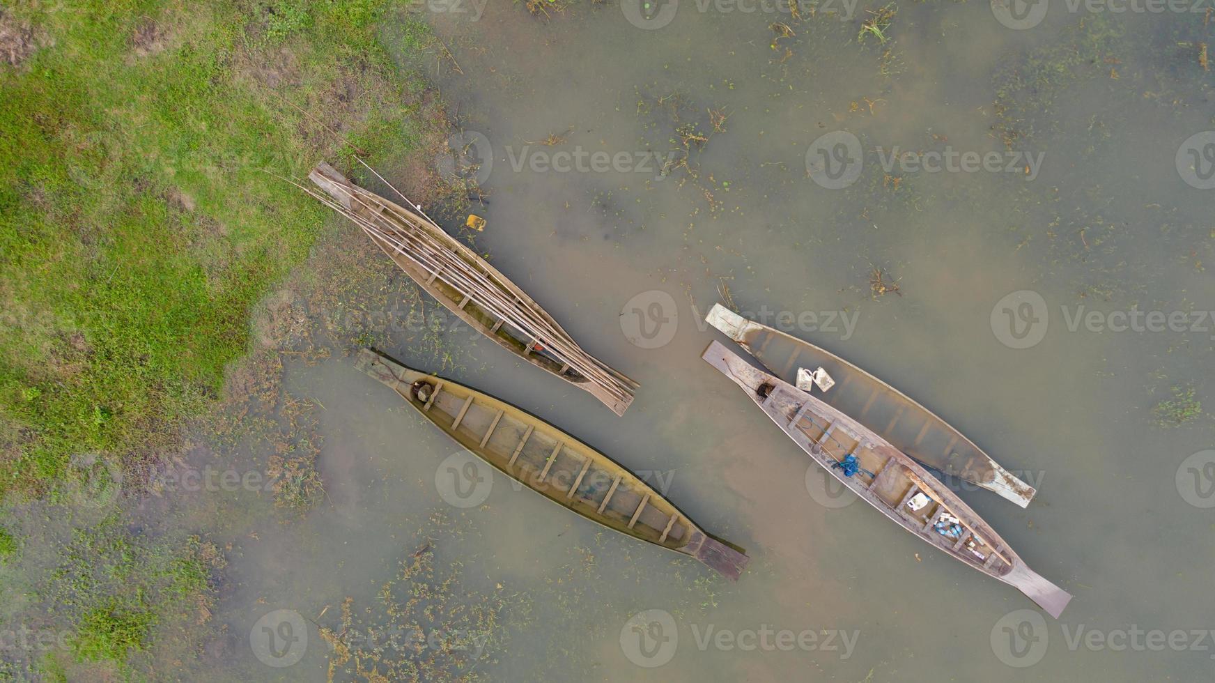 Vista aérea superior de los barcos de pesca en Tailandia foto