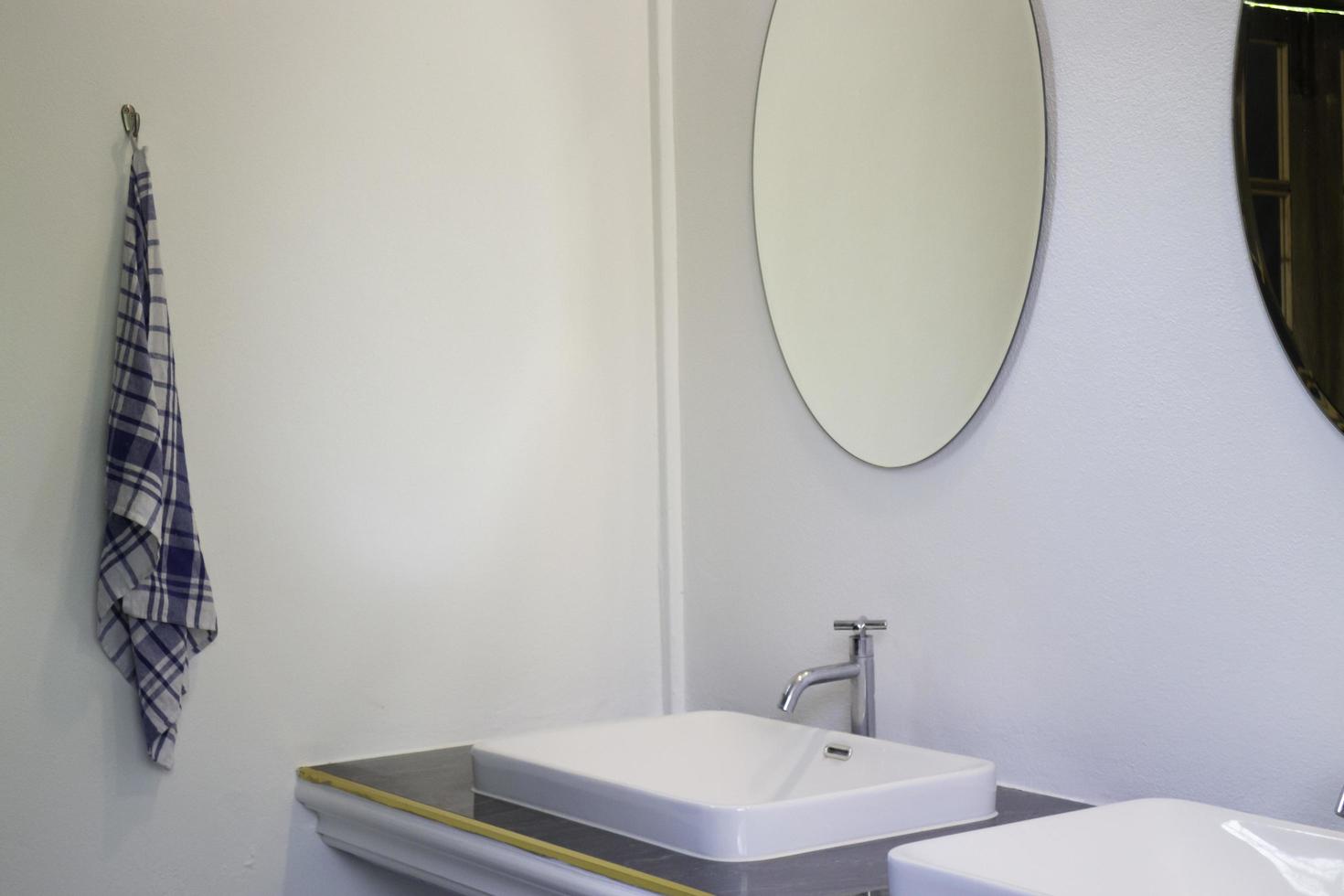 Modern bathroom design photo
