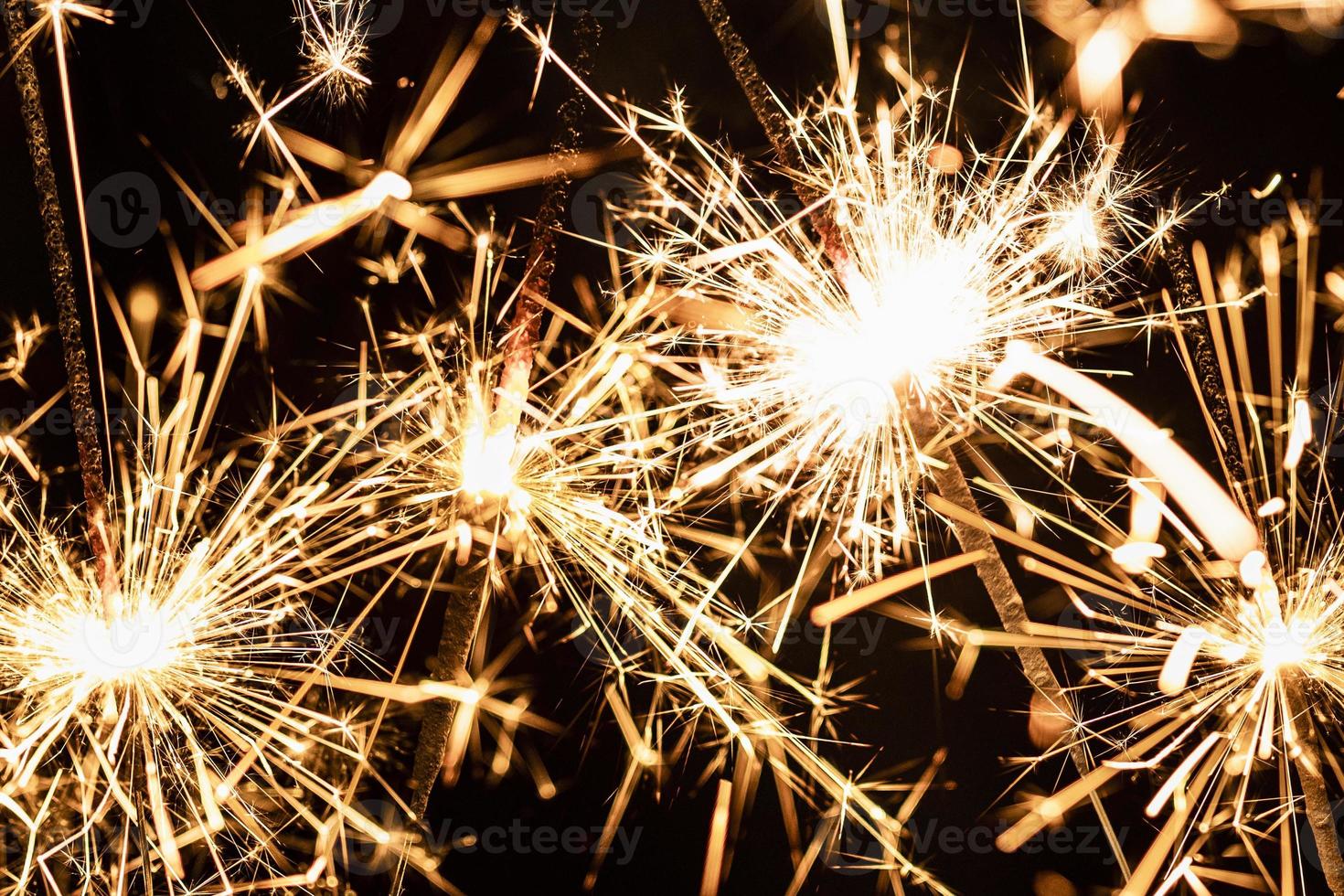 cerrar fuegos artificiales luz noche de año nuevo. concepto de fotografía hermosa de alta calidad y resolución foto