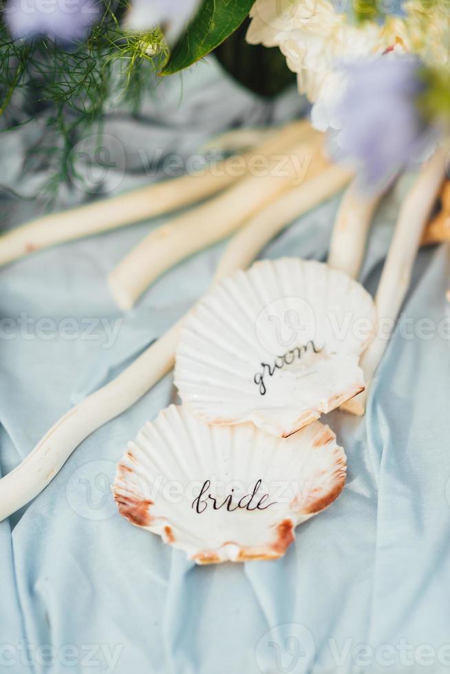 decoración de boda con estrellas de mar y conchas marinas foto