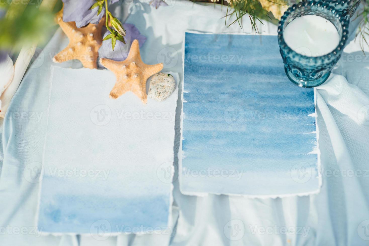 decoración de boda con estrellas de mar y conchas marinas foto