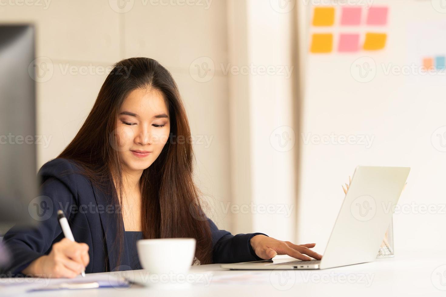 Asian business woman working on laptop photo