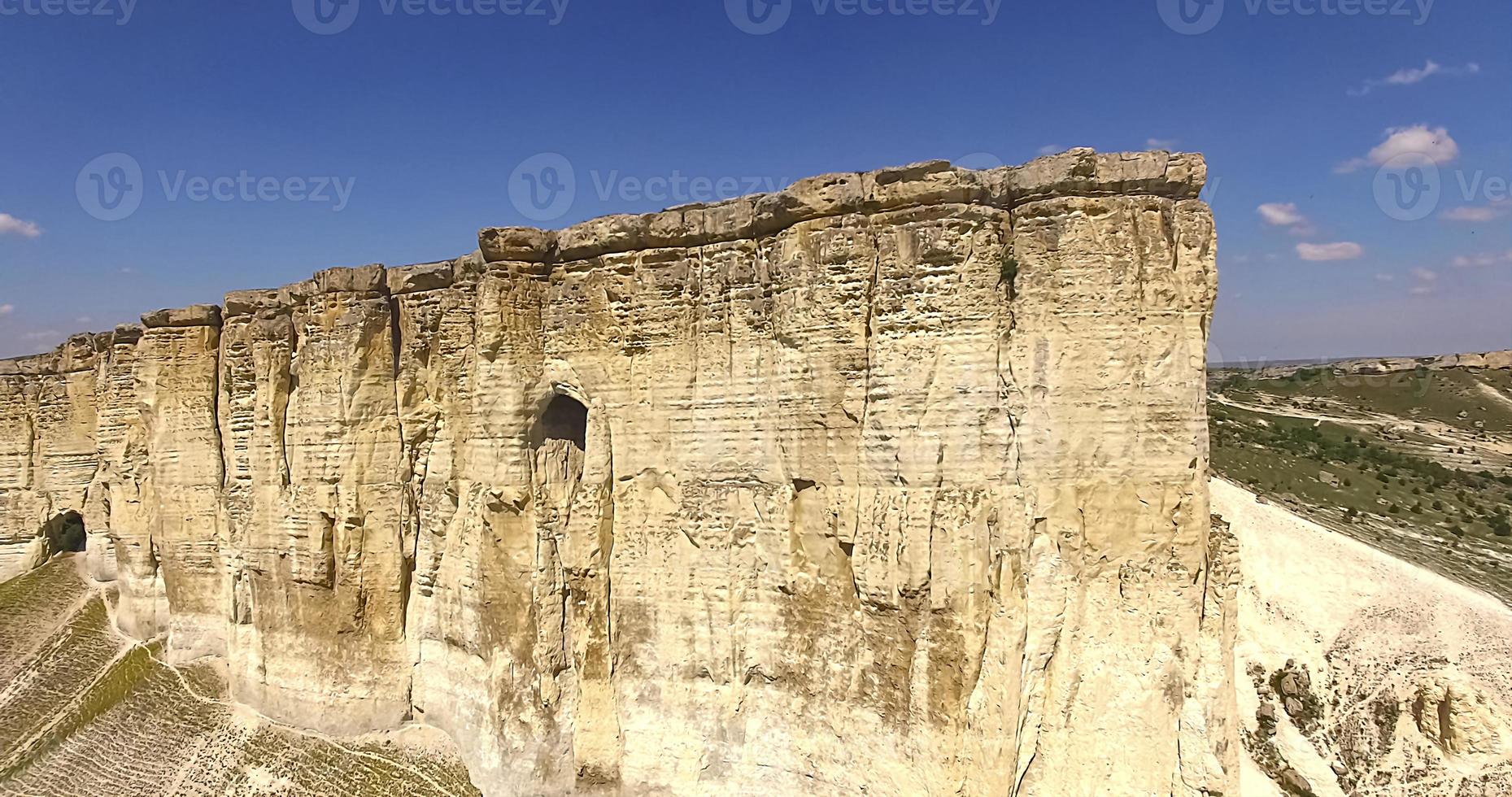 vista aérea del paisaje montañoso en crimea foto