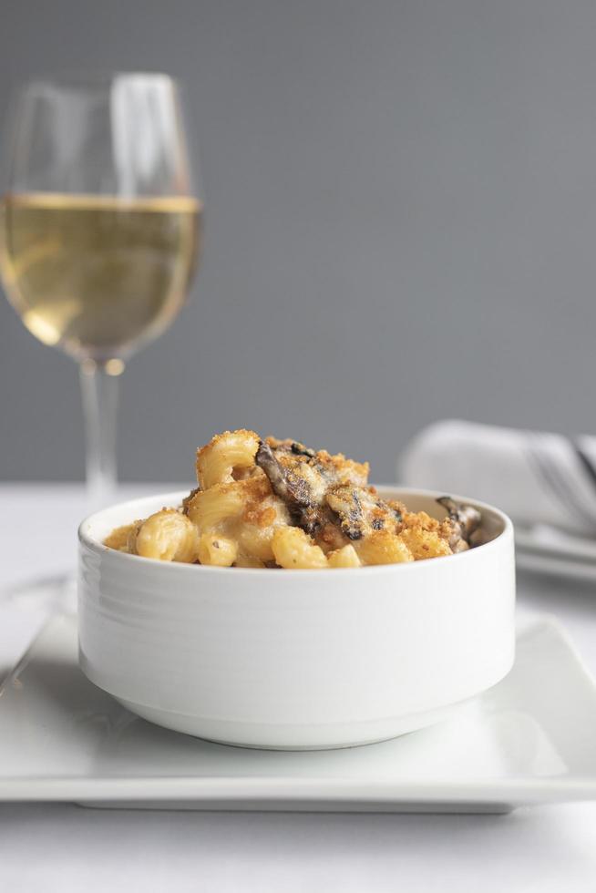 Mac n Cheese with wine photos