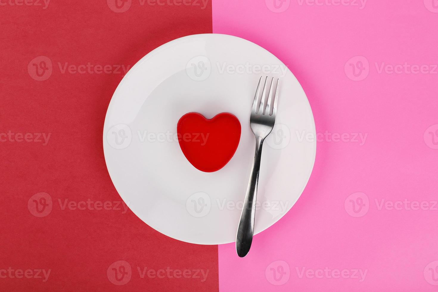 vista superior de un plato con un corazón foto