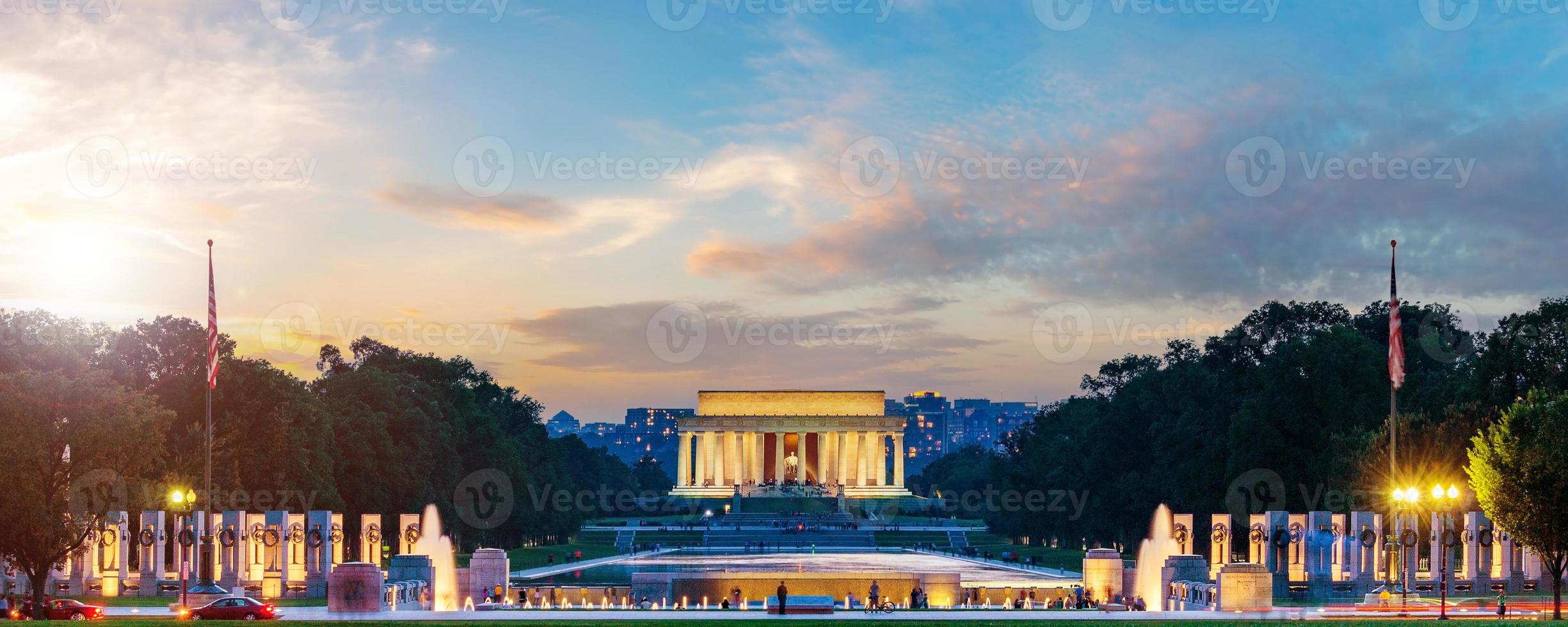 Lincoln memorial en la puesta del sol foto