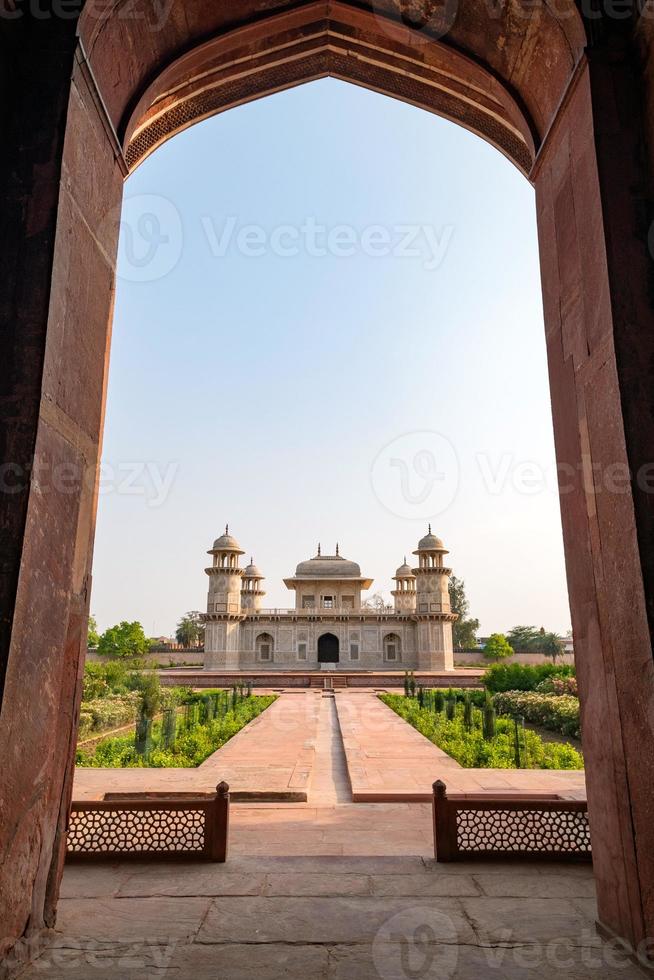 itmad-ud-daula, también conocido como baby taj, agra, uttar pradesh, india foto