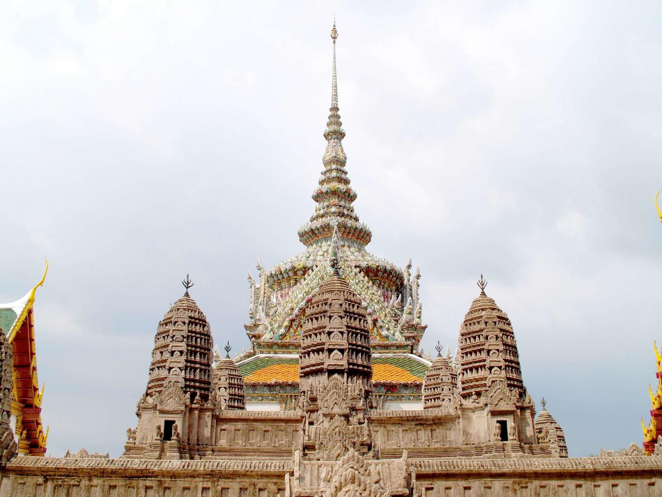 templo de wat phra kaew en bangkok foto