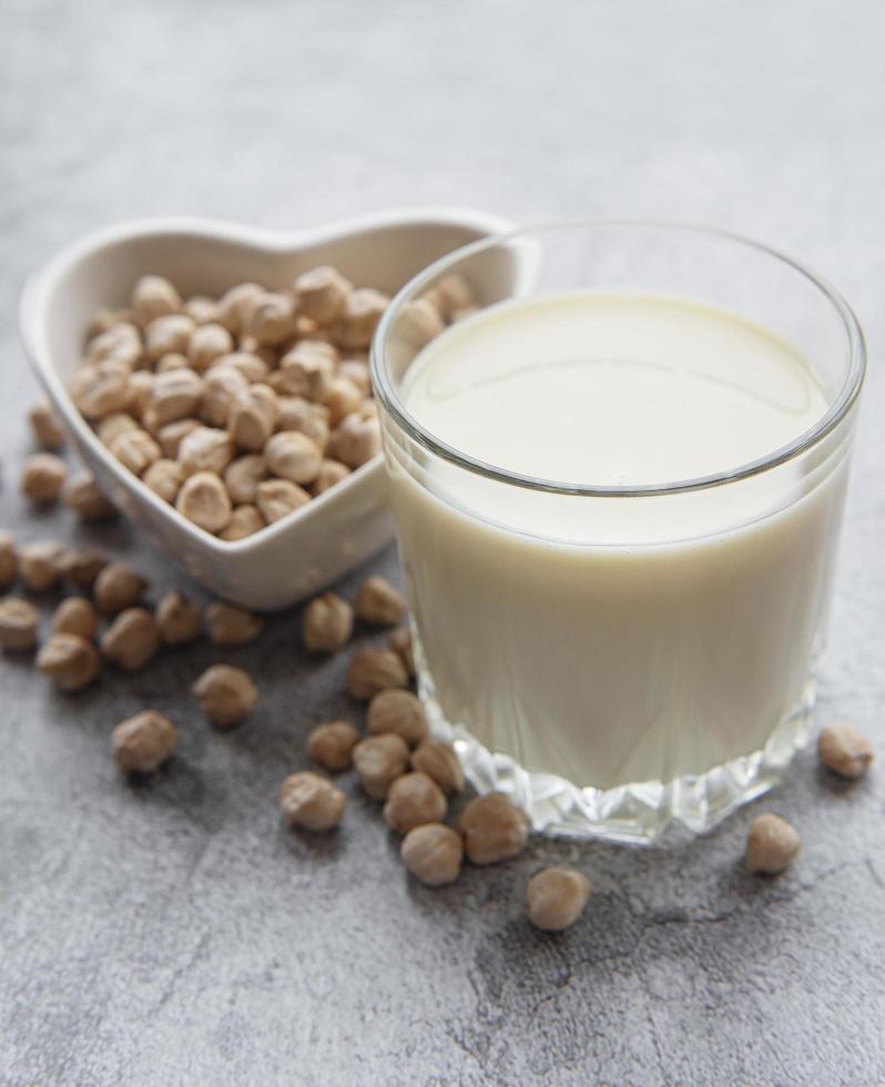 leche de garbanzos con garbanzos foto