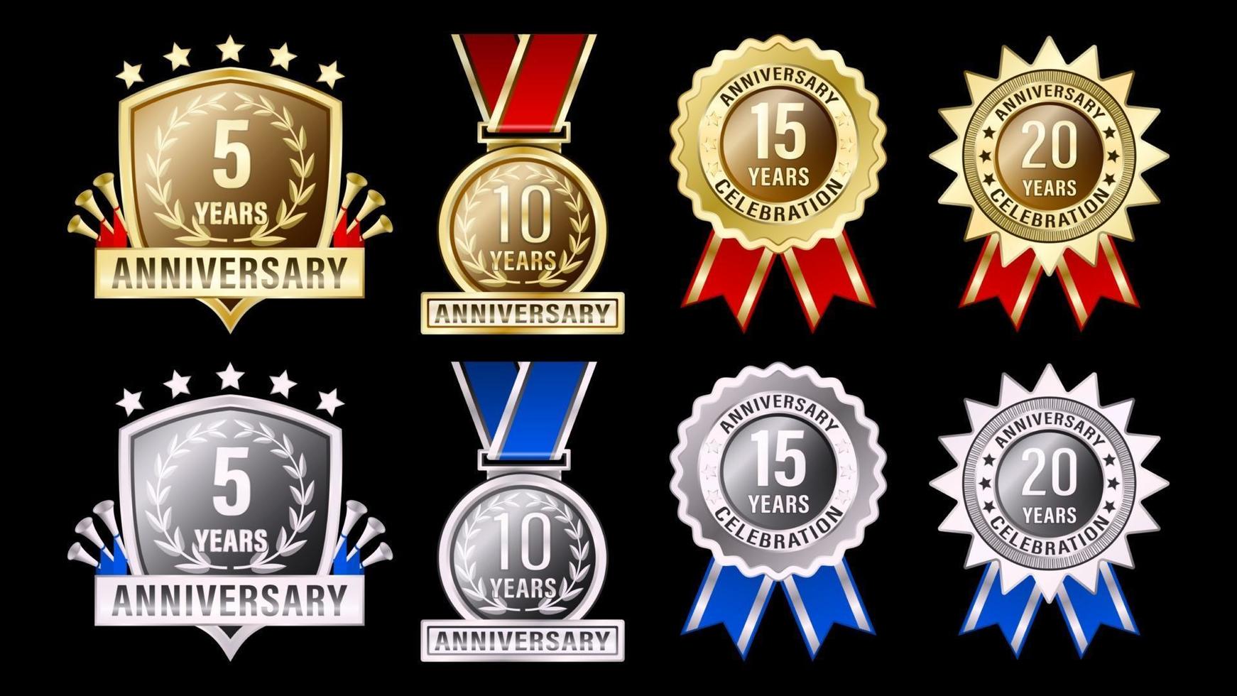 Establecer etiquetas de aniversario de oro y plata. vector