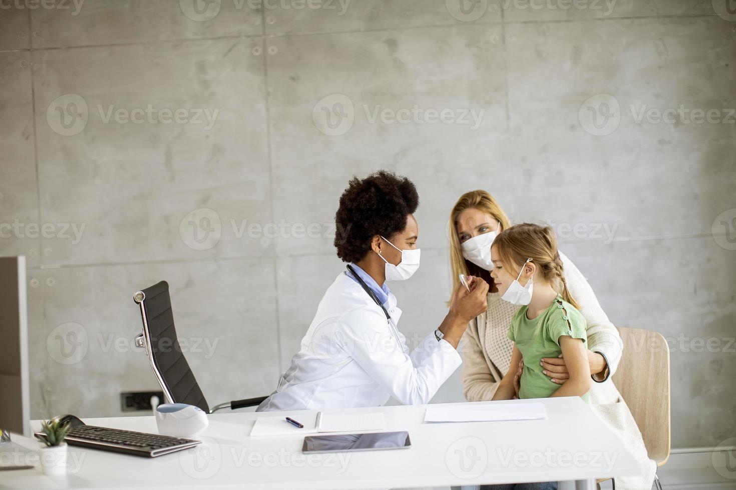 Doctor checking child's temperature 2407105 Stock Photo at Vecteezy