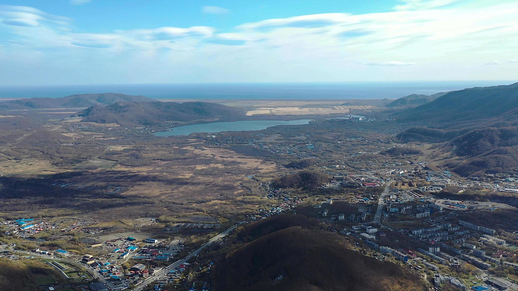 vista aérea del paisaje con una vista de petropavlovsk kamchatsky foto