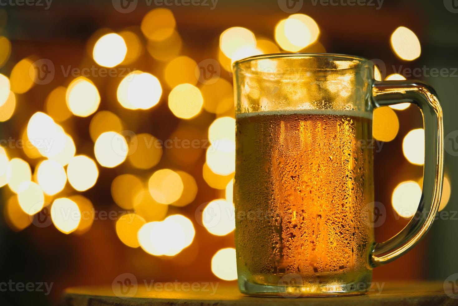 cerveza con bokeh foto