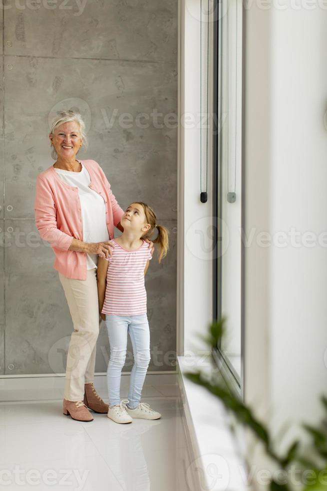 abuela y nieta foto