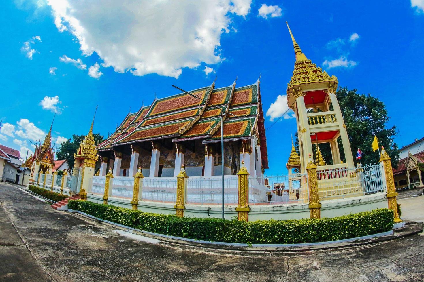 templo de wat klang ming mueang en roi et, tailandia foto