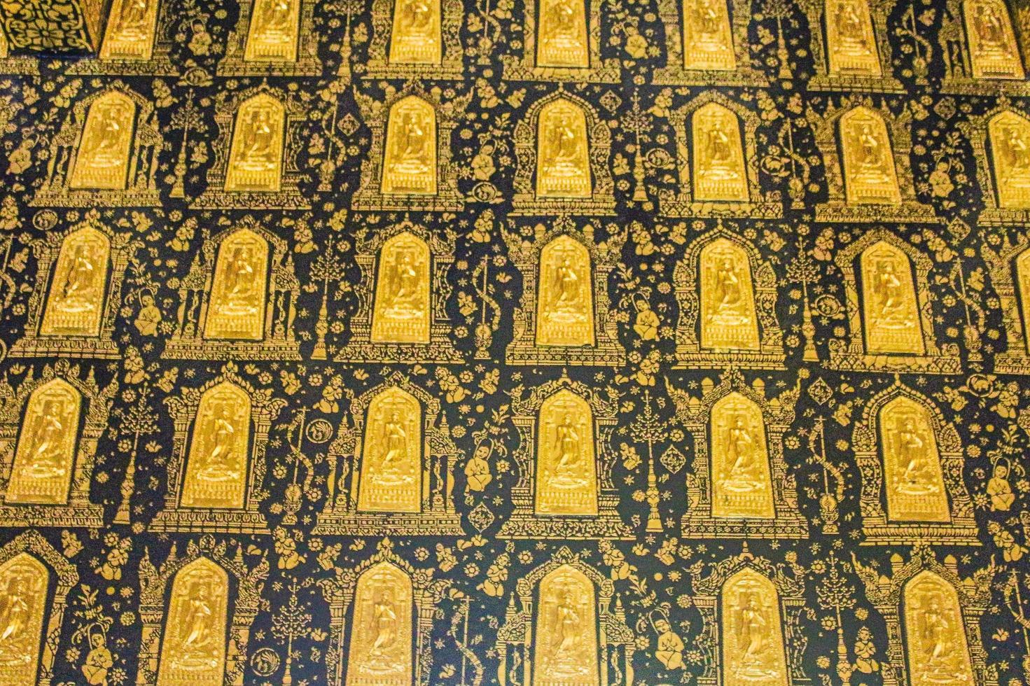 Decoración de pared en el templo Wat Si Mung Mueang, Chiang Mai, Tailandia foto