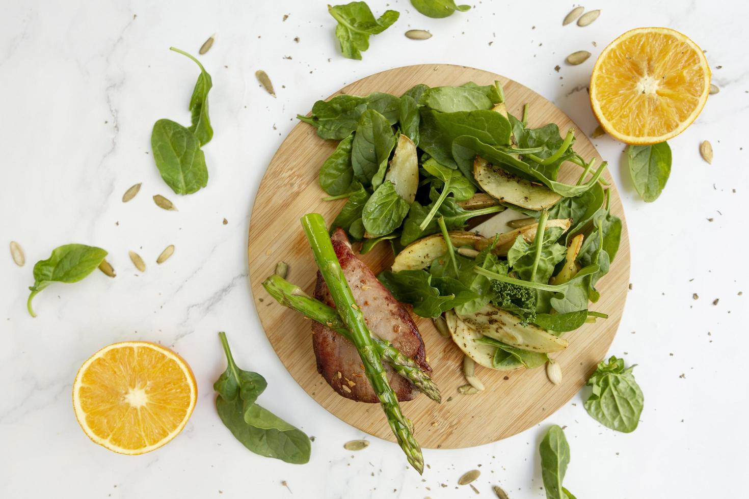 fondo de composición de alimentos de dieta de carne y verduras foto