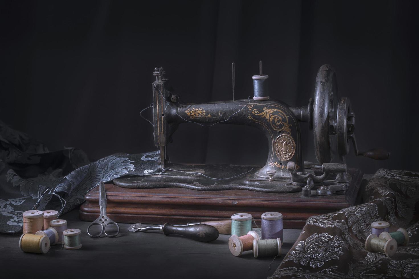 The sewing machine and accessories photo