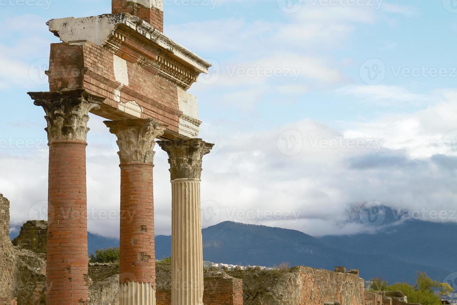 Ruinas y restos de la ciudad de Pompeya Italia foto