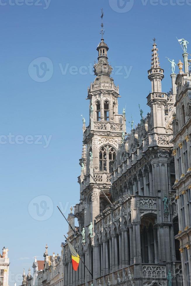 La gran plaza de la plaza principal de Bruselas en Bélgica durante el verano foto