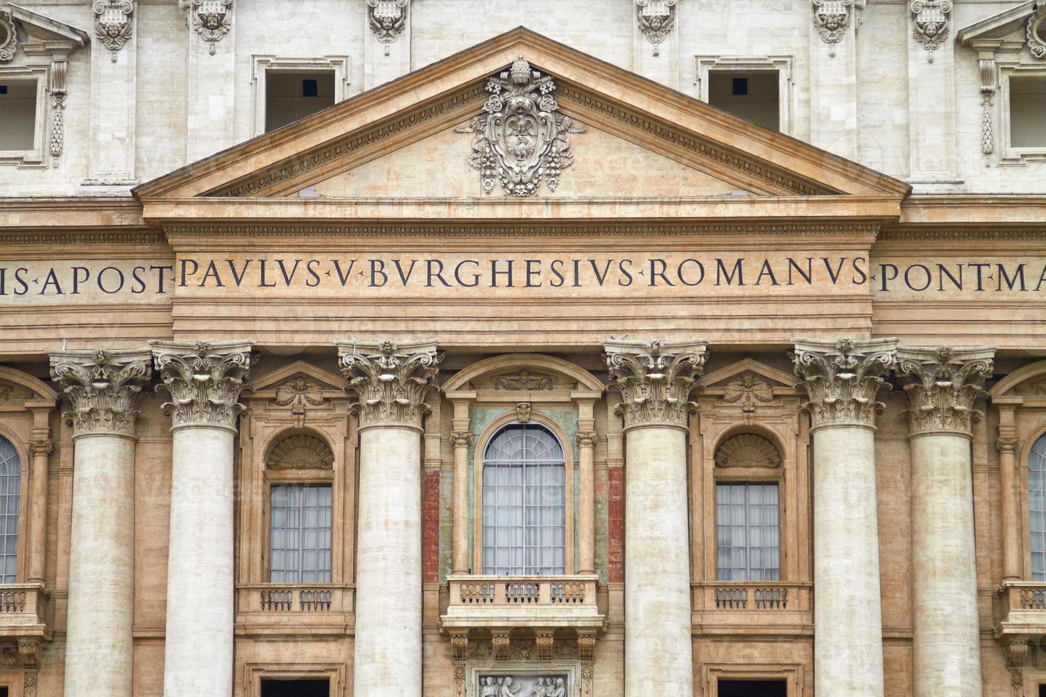 Detalle de la basílica de San Pedro en la ciudad del Vaticano, Italia foto