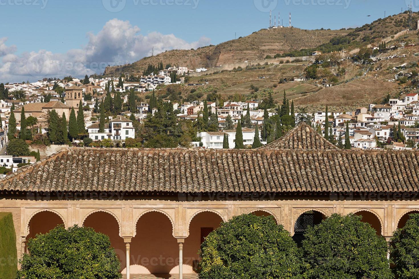 Antigua fortaleza árabe de la Alhambra, Granada, España foto