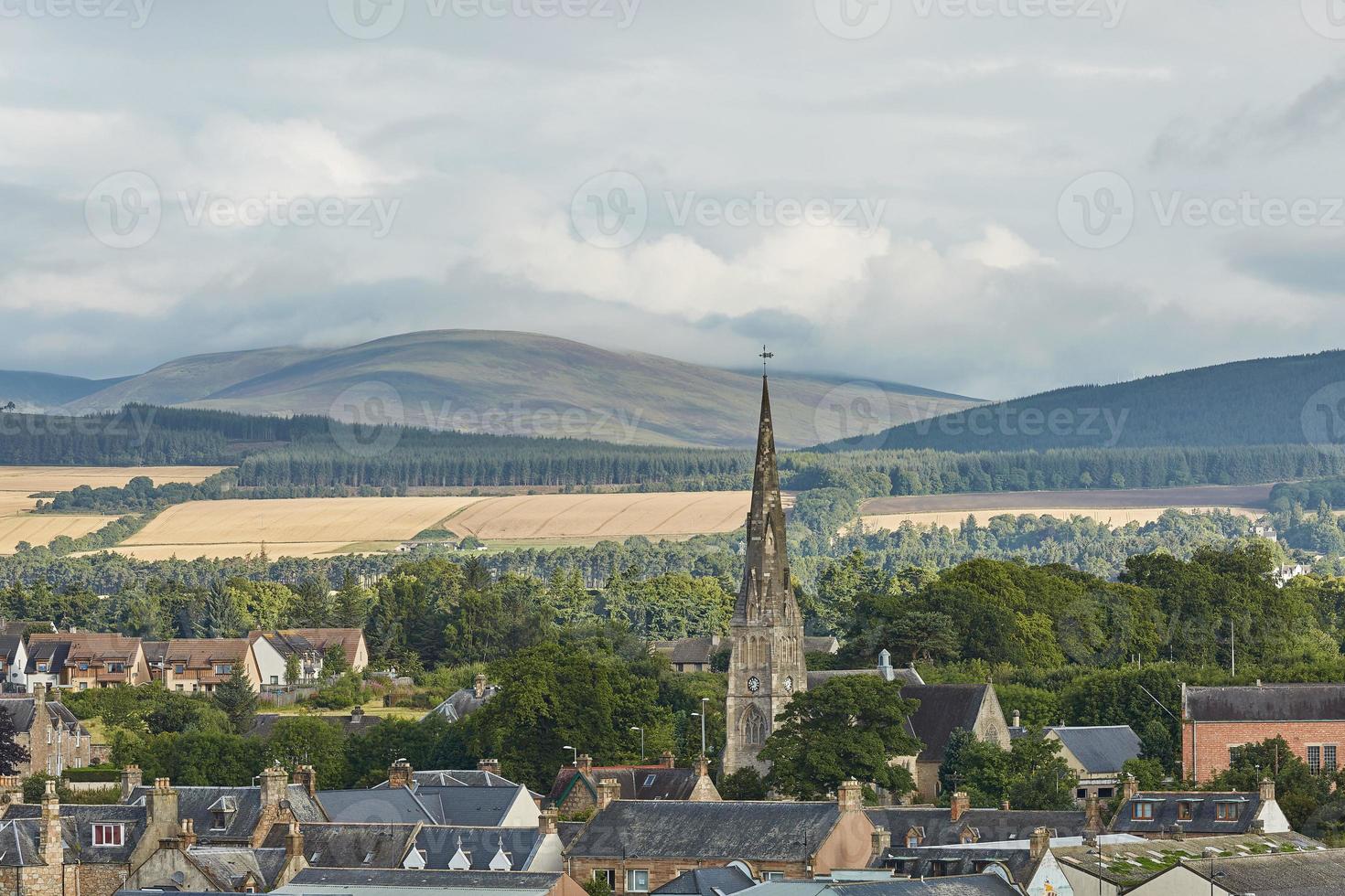Vista de una iglesia libre en la ciudad de Invergordon en Higland, Escocia, Reino Unido foto
