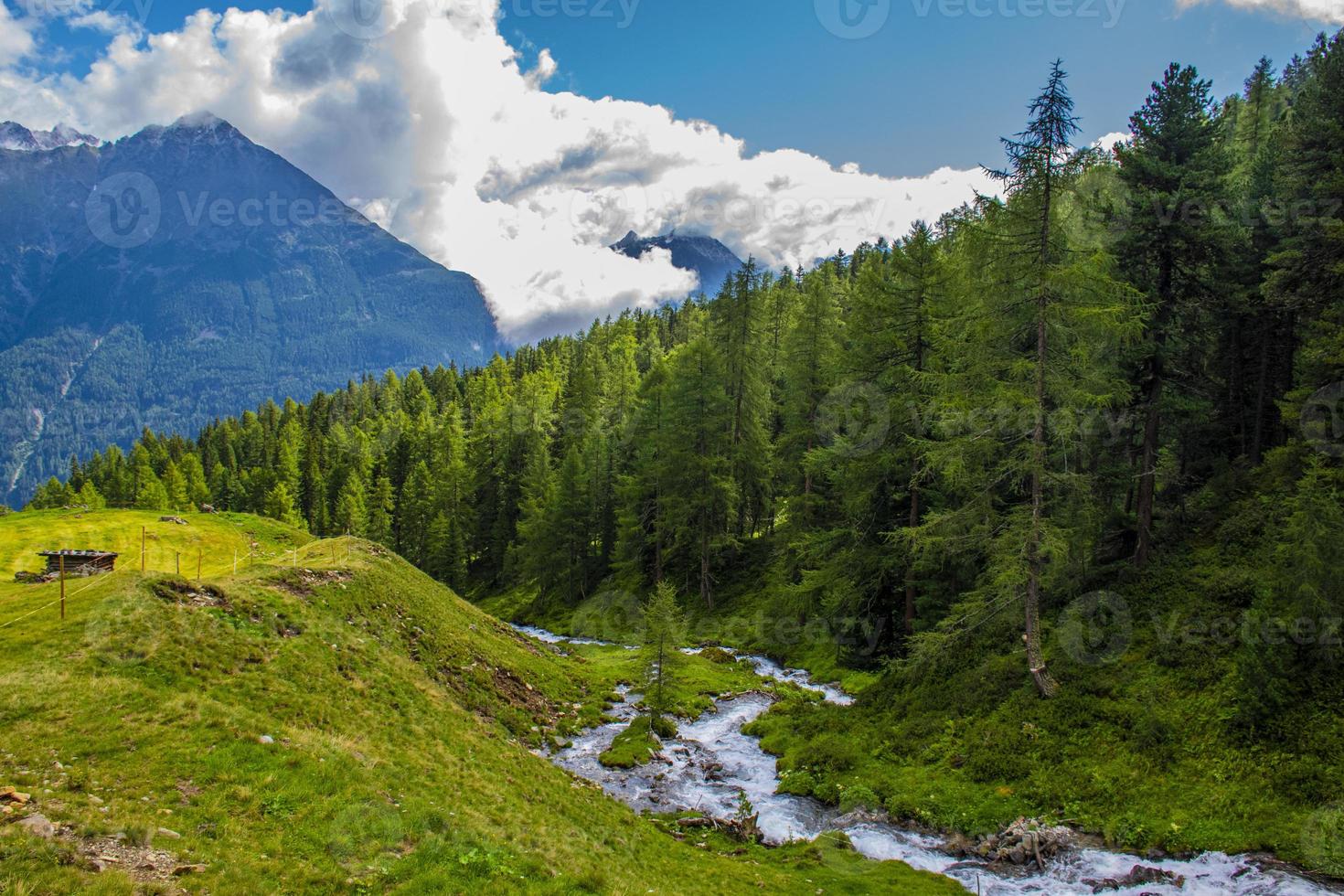 paisaje en los alpes del tirol del sur foto