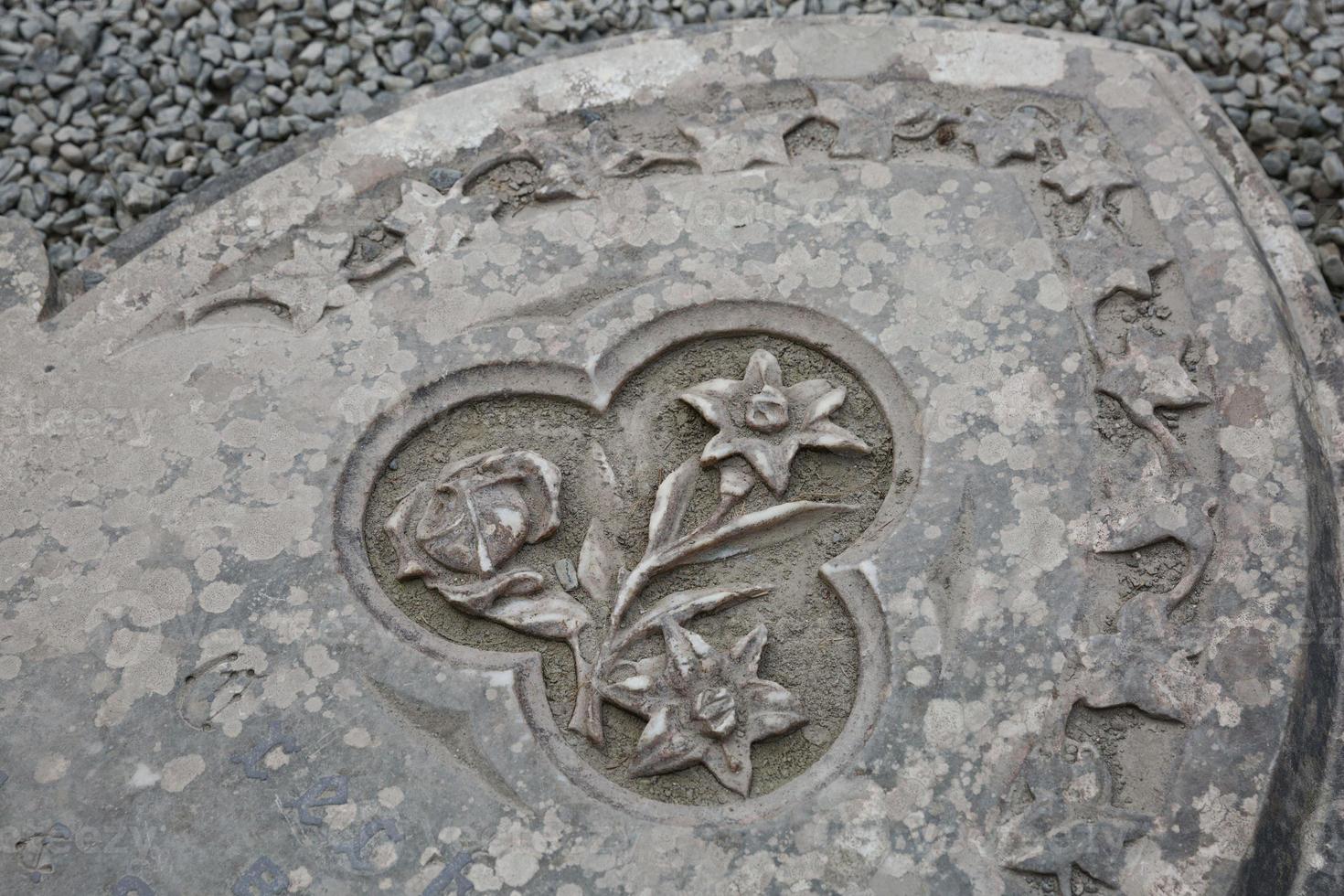 Ruinas de un asentamiento monástico, construido en el siglo VI en Glendalough, Irlanda foto