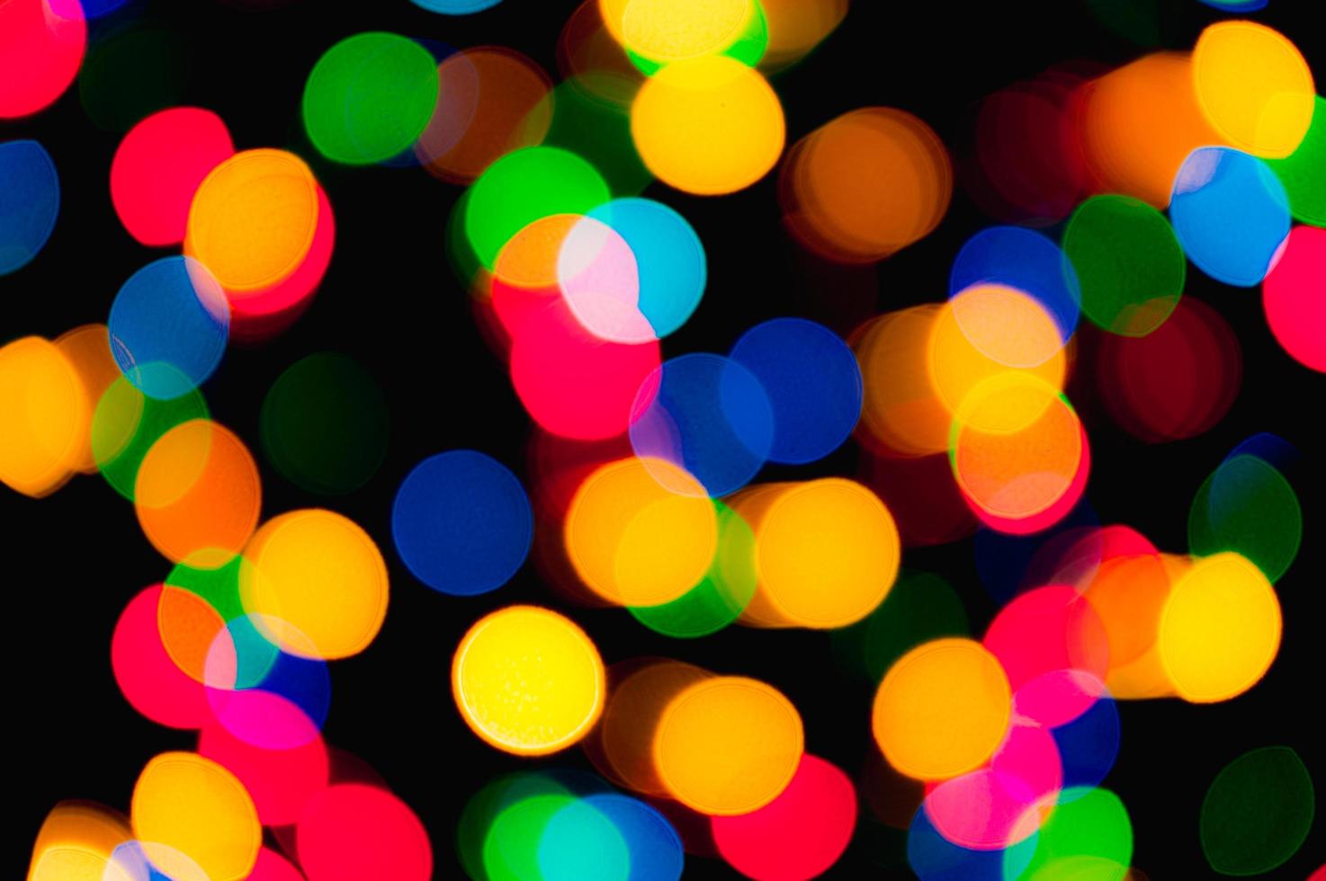 guirnalda navideña con luces de colores foto