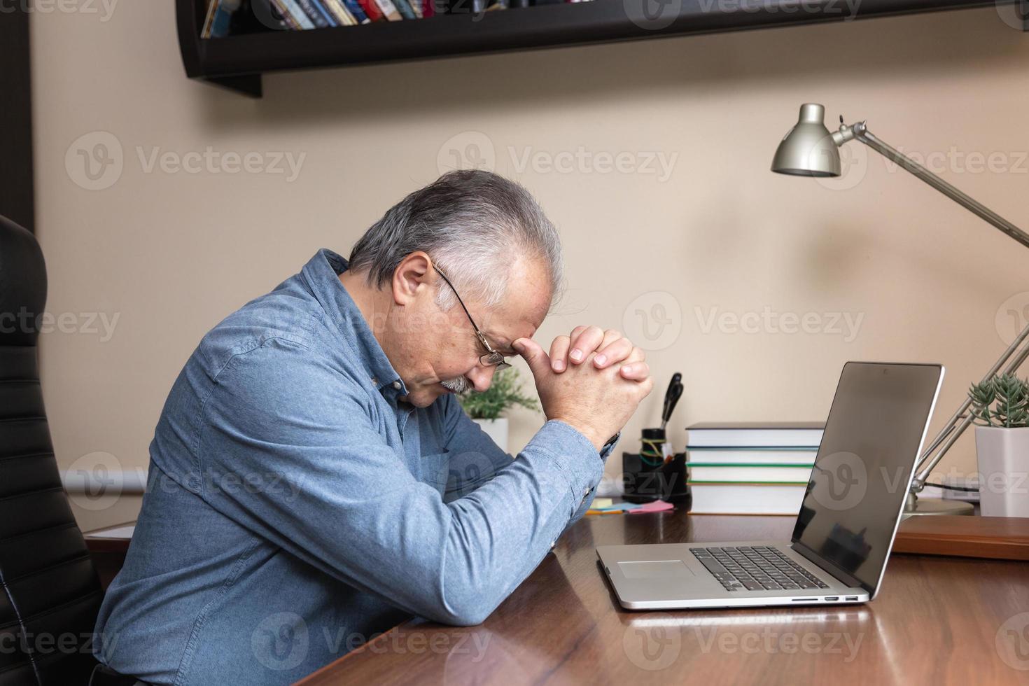 Senior man learns to use the computer photo
