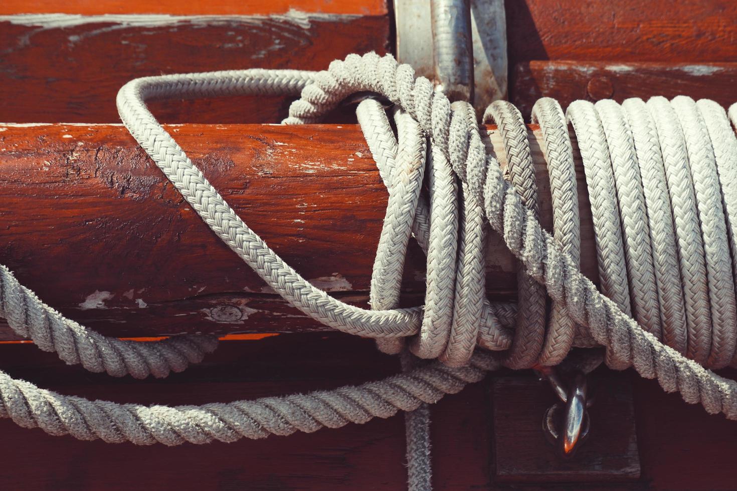 rope in the seaport photo