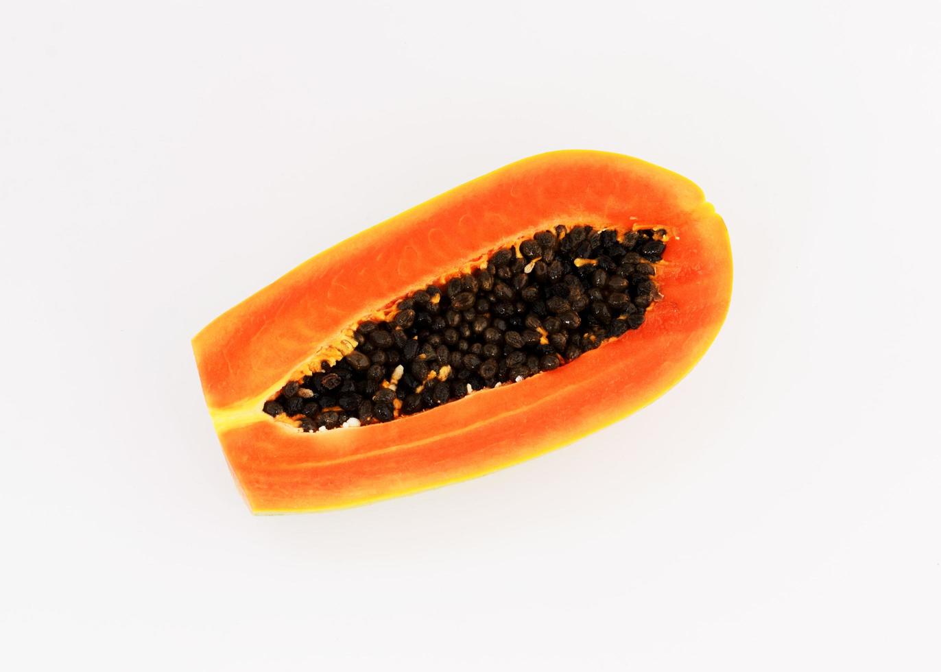 Vistas superiores frutas frescas de papaya con mango lateral aislado sobre fondo blanco. foto