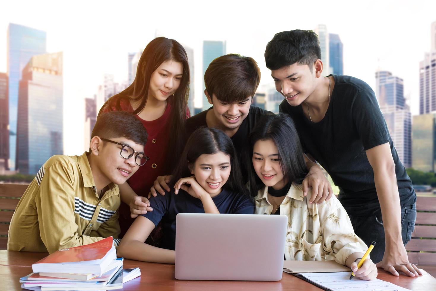 educación de regreso a la escuela, conocimiento para la universidad foto