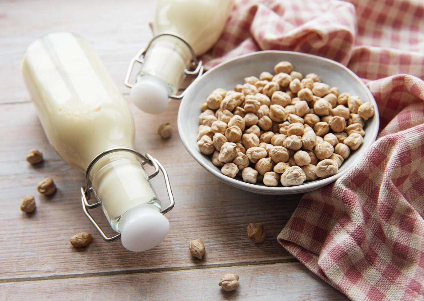 leche de garbanzos con garbanzos foto