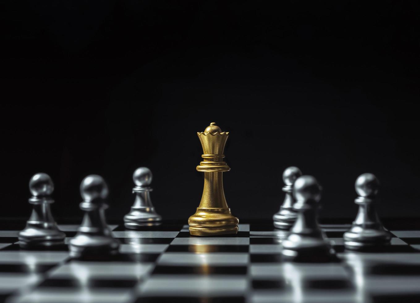 queen and pawn photo