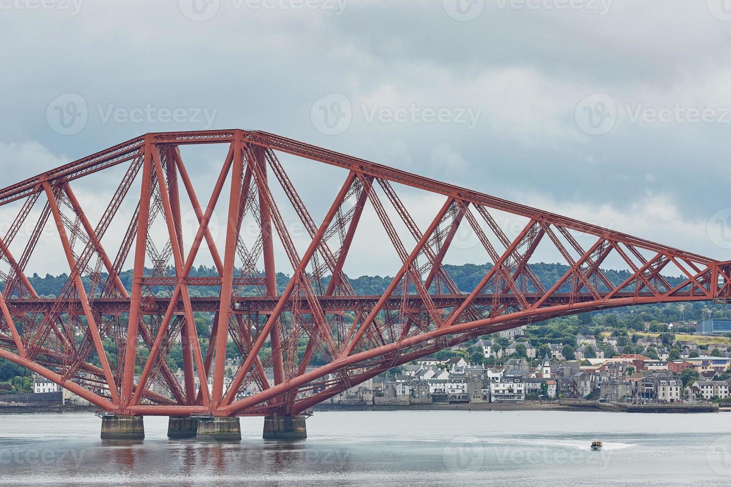 El cuarto puente ferroviario de Escocia que conecta el sur de Queensferry Edimburgo con el norte de Queensferry Fife foto