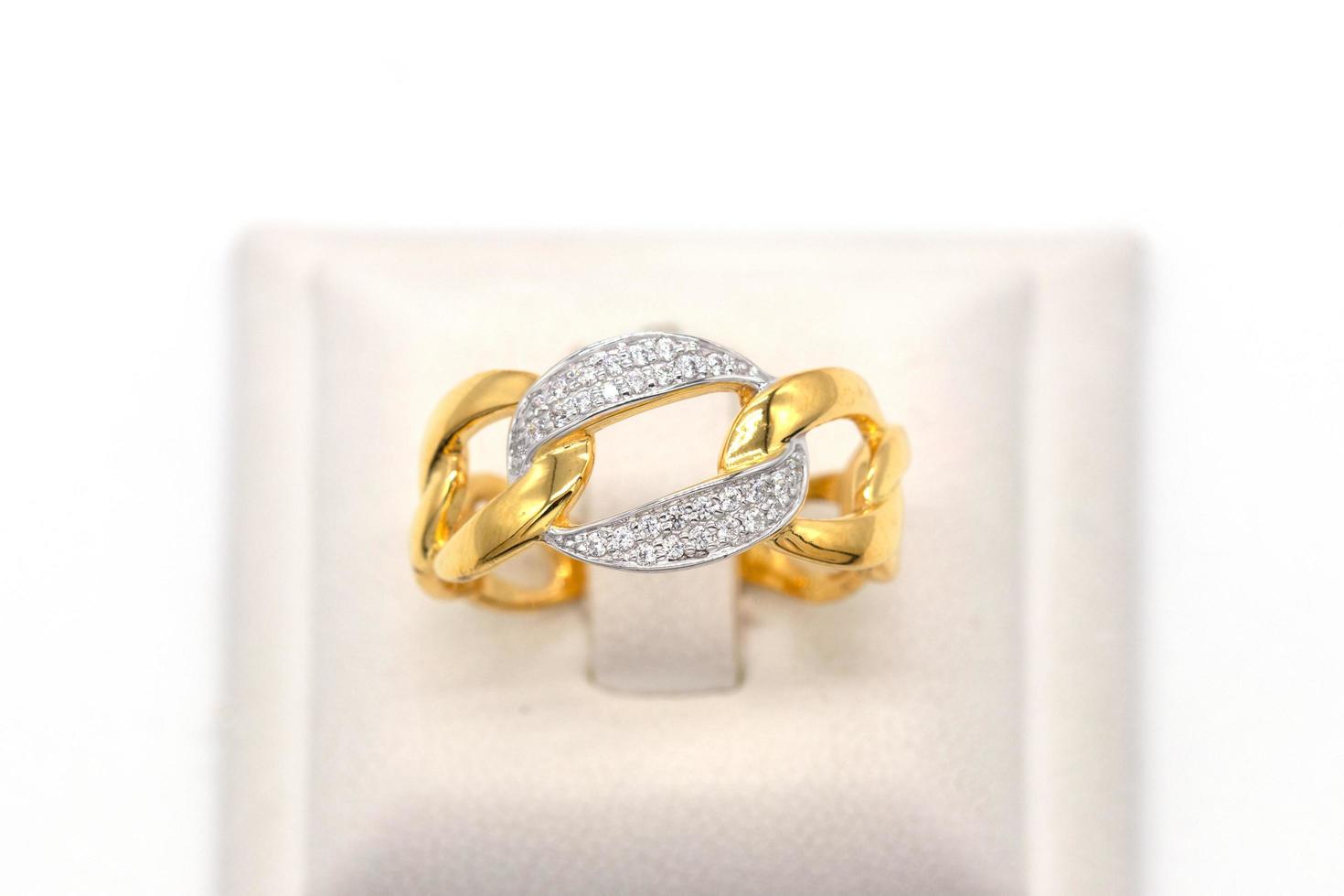 Diamond rind 9k gold photo