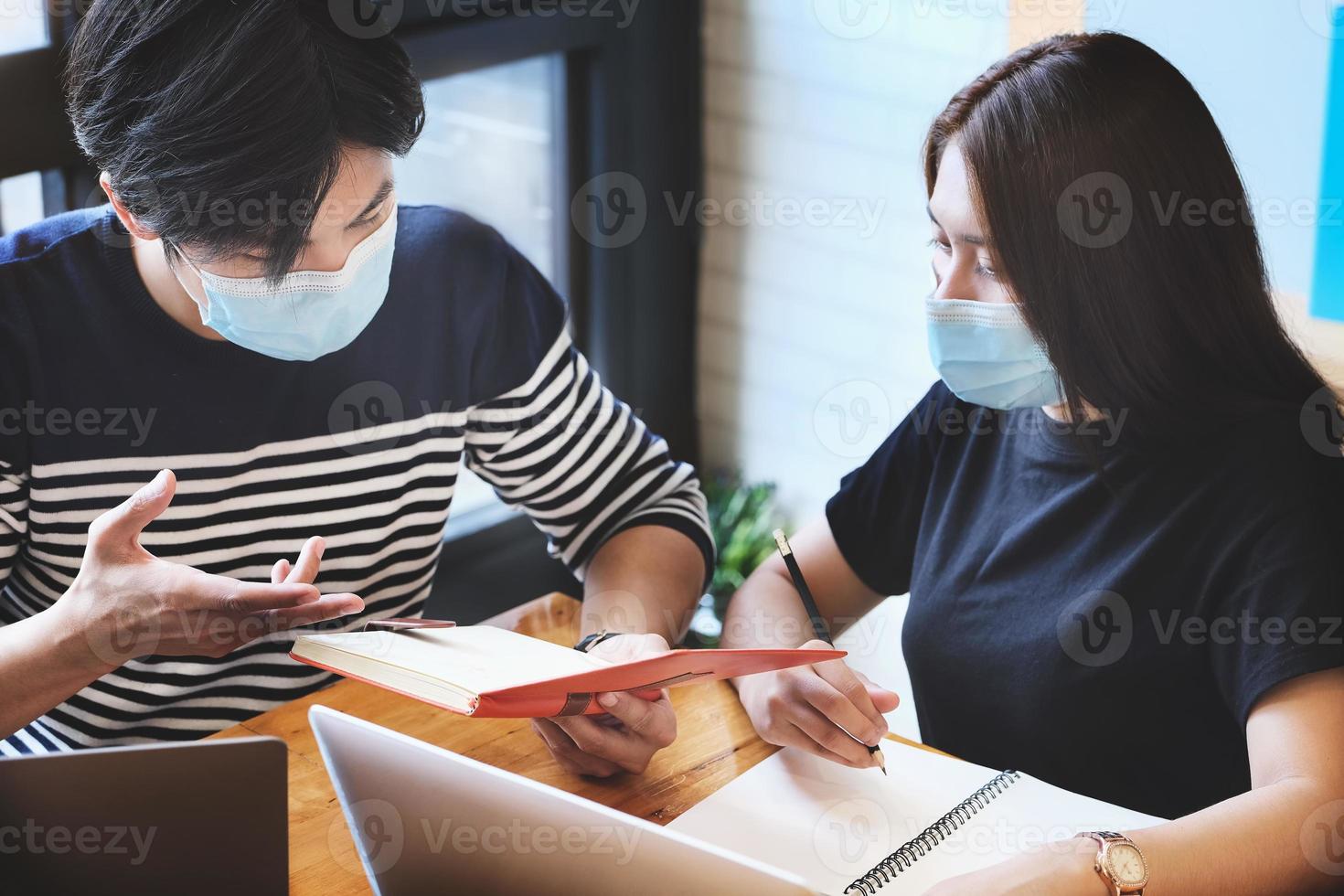 Discussion and exchange of ideas during work photo