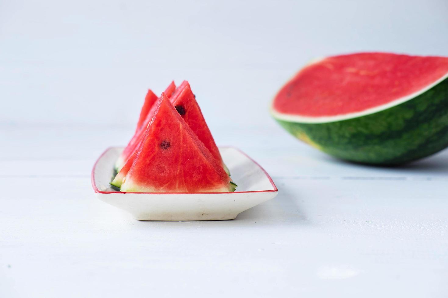 fruta fresca de sandía en la mesa foto