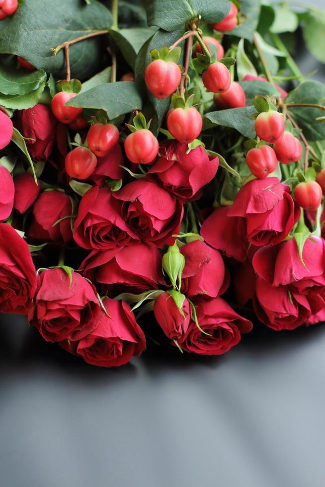 Red pink natural roses bouquet photo