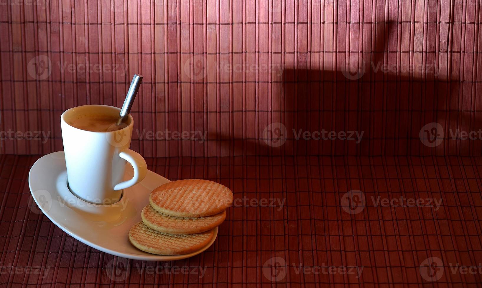 Still life retrato de un café con galletas foto