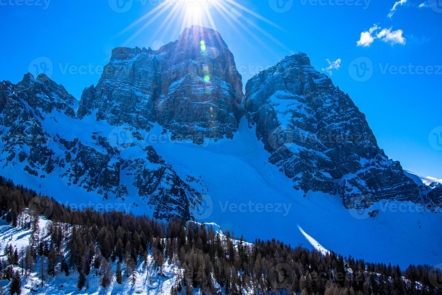 picos de los dolomitas foto