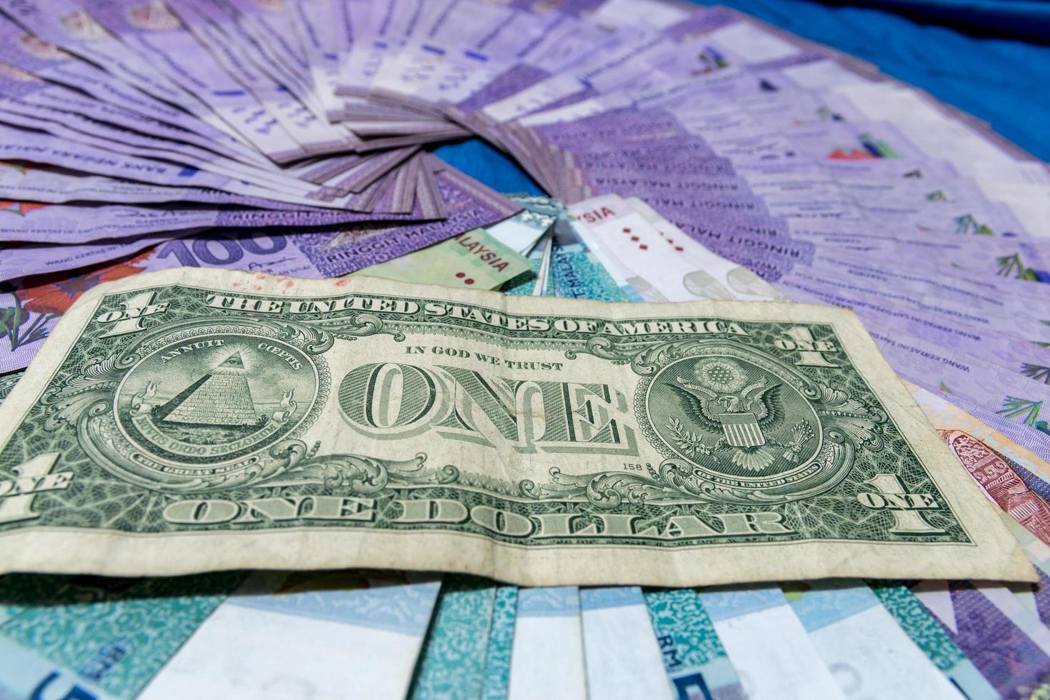 un dólar en dinero de grupo de malasia foto