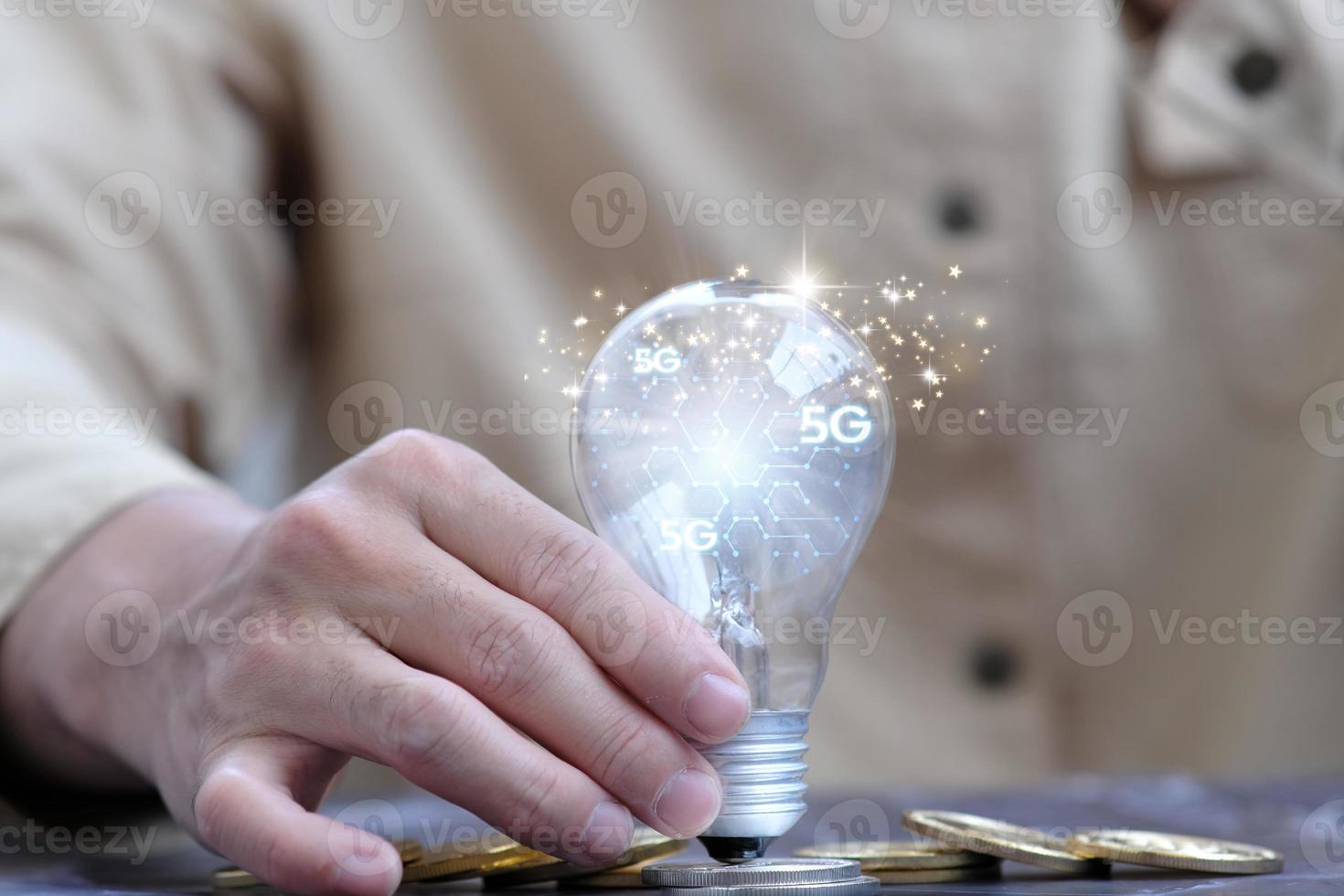 Fondo de bombilla y espacio para el concepto de idea de innovación foto