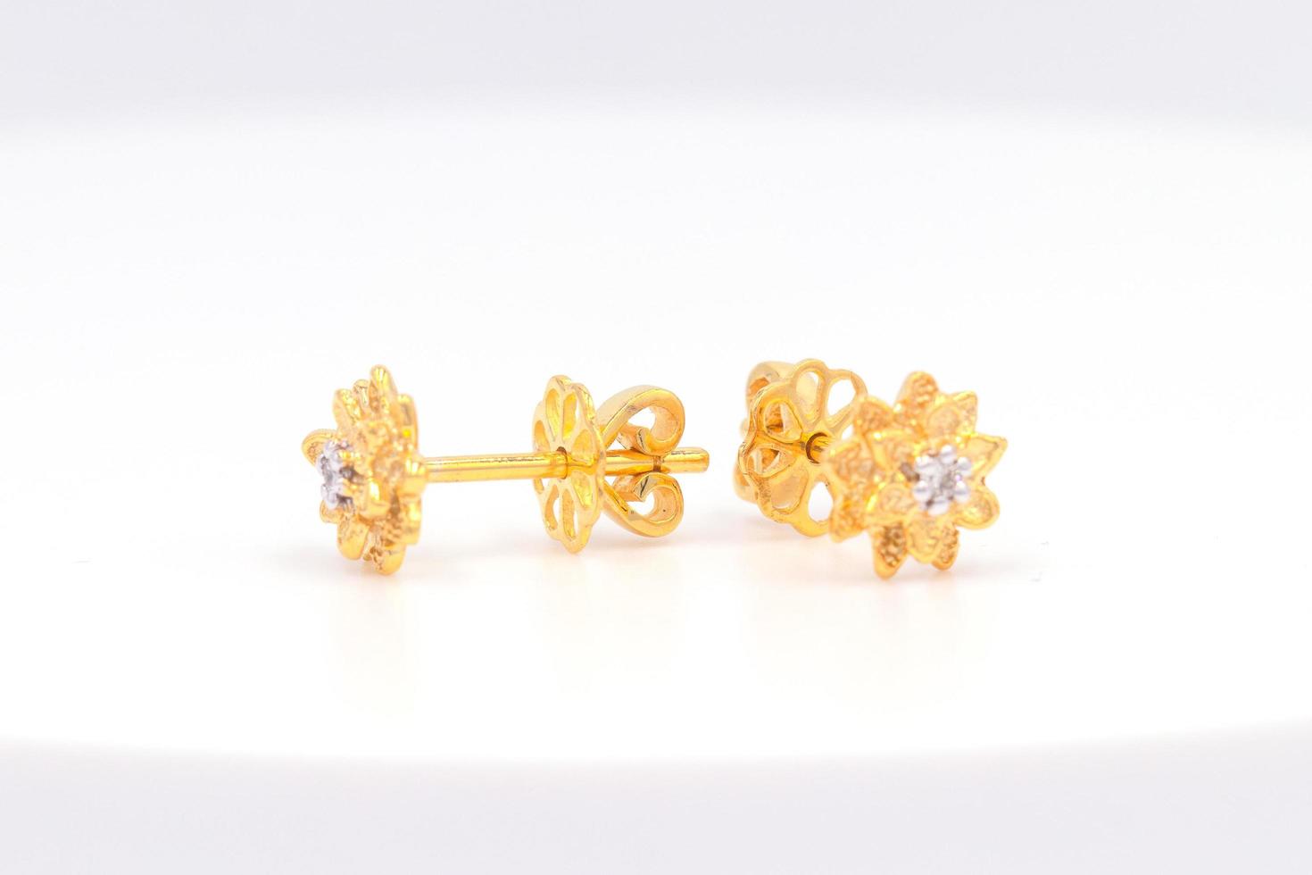 Diamond earring 9k gold photo