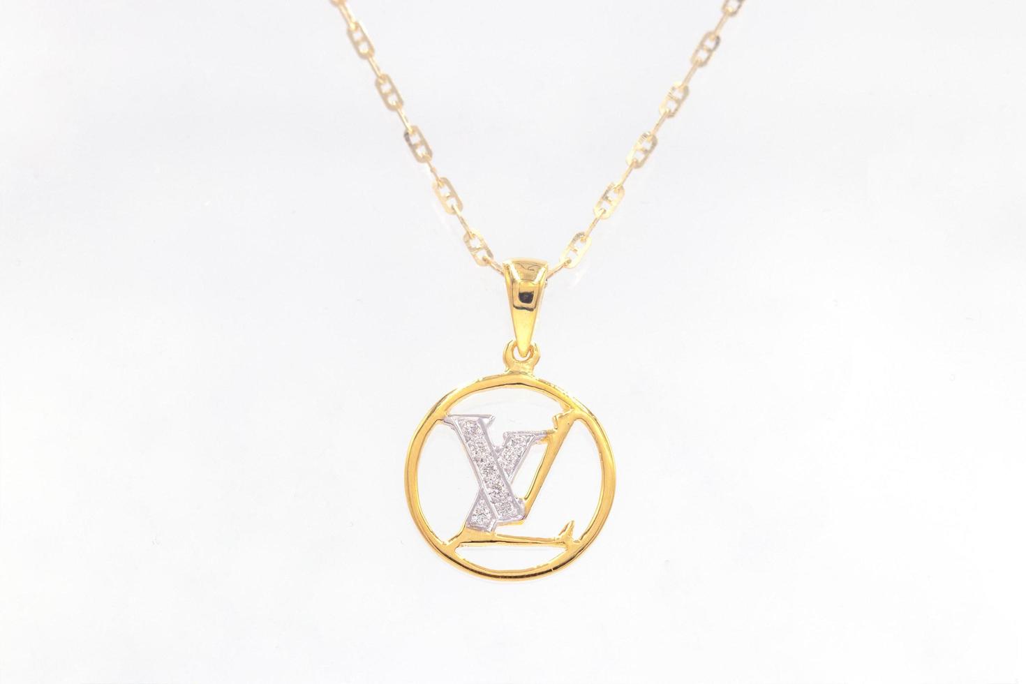 Diamond pendant 9k gold photo